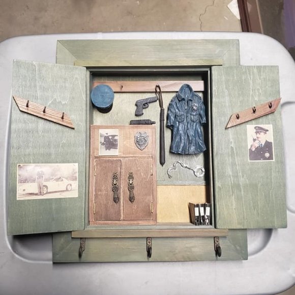 collectible Police 3-D shadow type box. - Picture 1 of 2